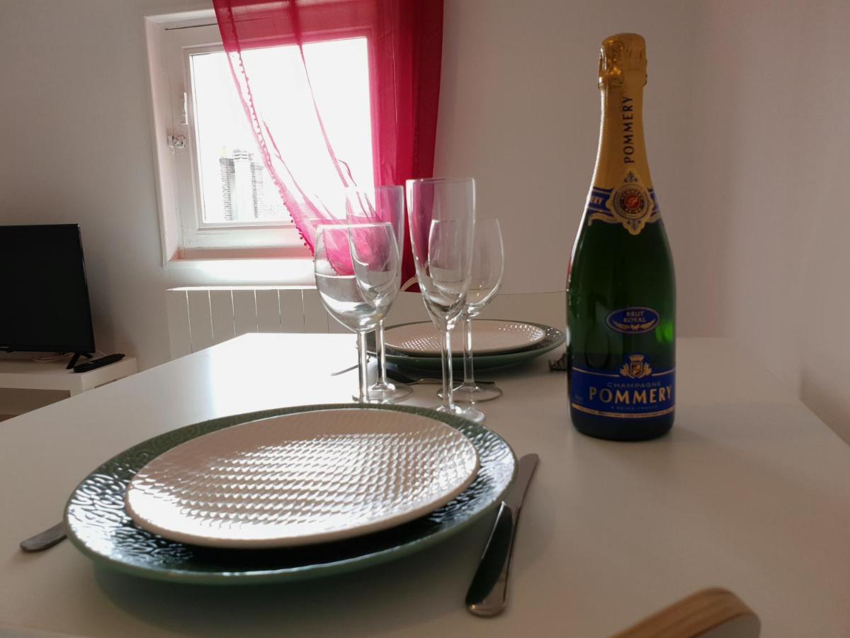 Au 36, Les Apparts Hotel Joigny Eksteriør bilde